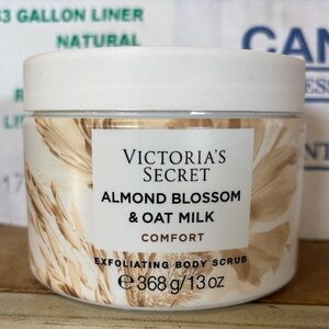 New Victoria's Secret Comfort Almond Blossom & Goat Milk Exfoliating Body Scrub